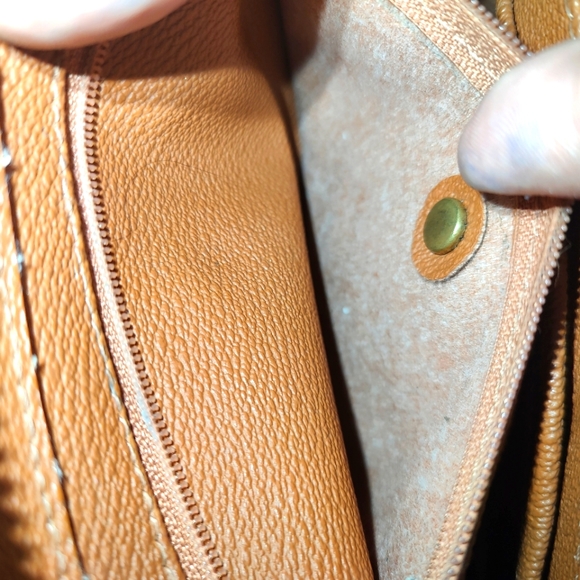 Dooney and Bourke "Whispers of Lace" Black All Weather Leather Shoulder/Hand Bag - Picture 15 of 16